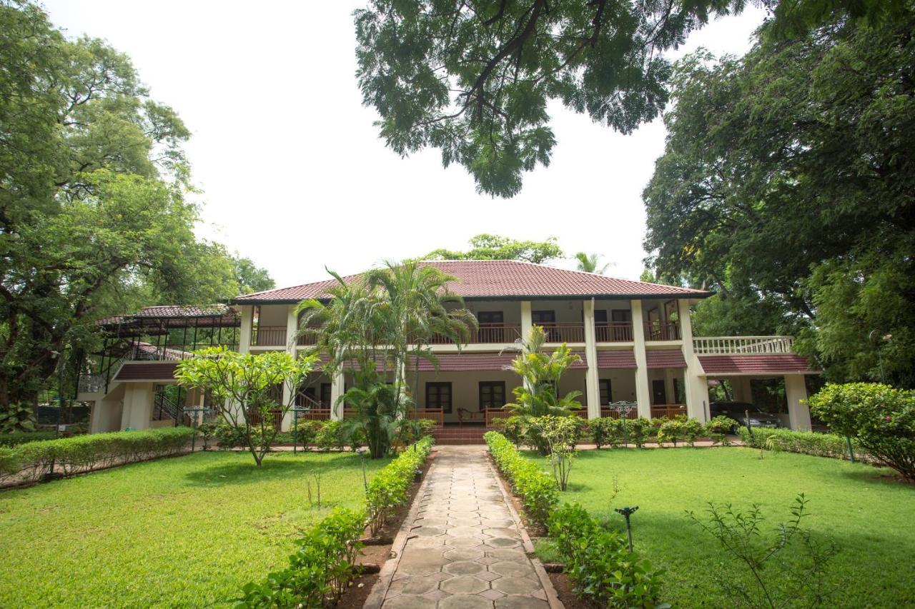 Heritage Мадурай Экстерьер фото The main building of the university