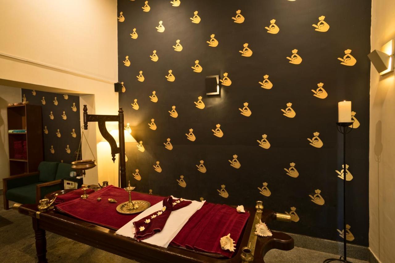 Heritage Мадурай Экстерьер фото Ayurvedic massage table