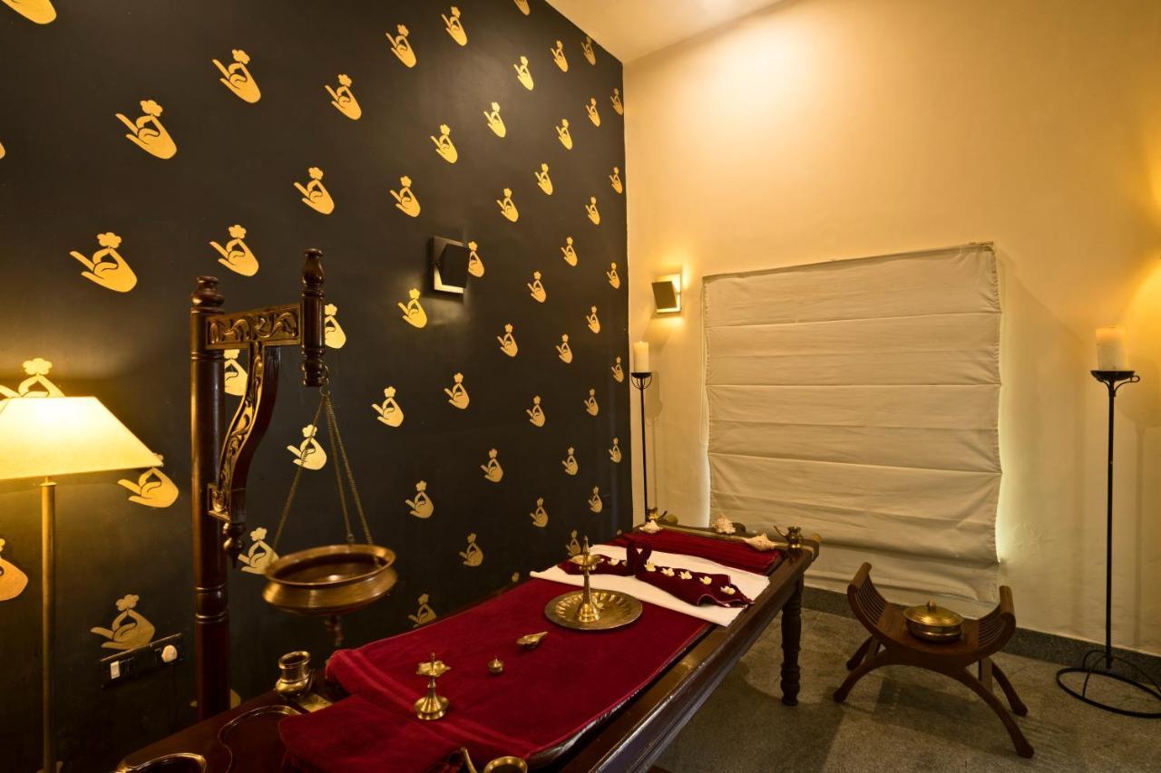 Heritage Мадурай Экстерьер фото Ayurvedic treatment room